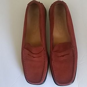 TOD’s LOAFERS IN RED. SIZE 8.5 WOMENS. GREAT CONDITION.
